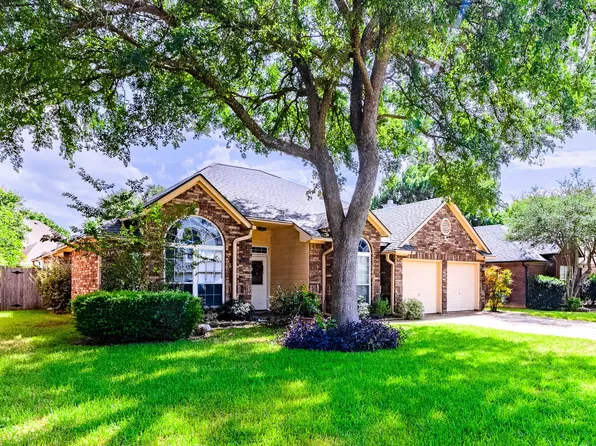 2206 S Branch Dr, Arlington, TX 76001