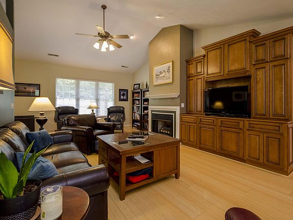 3rd image of 1563 Rosewalk Ln