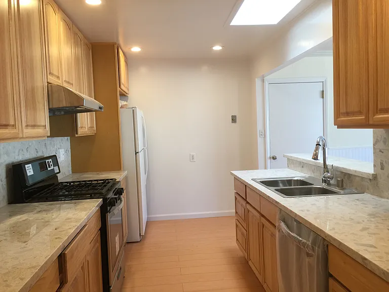 738 Cherry Ave — Photo 4