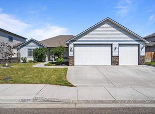 1867 S Fescue St, Kennewick, WA 99338