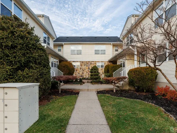 164 Keswick Dr, Piscataway, NJ 08854