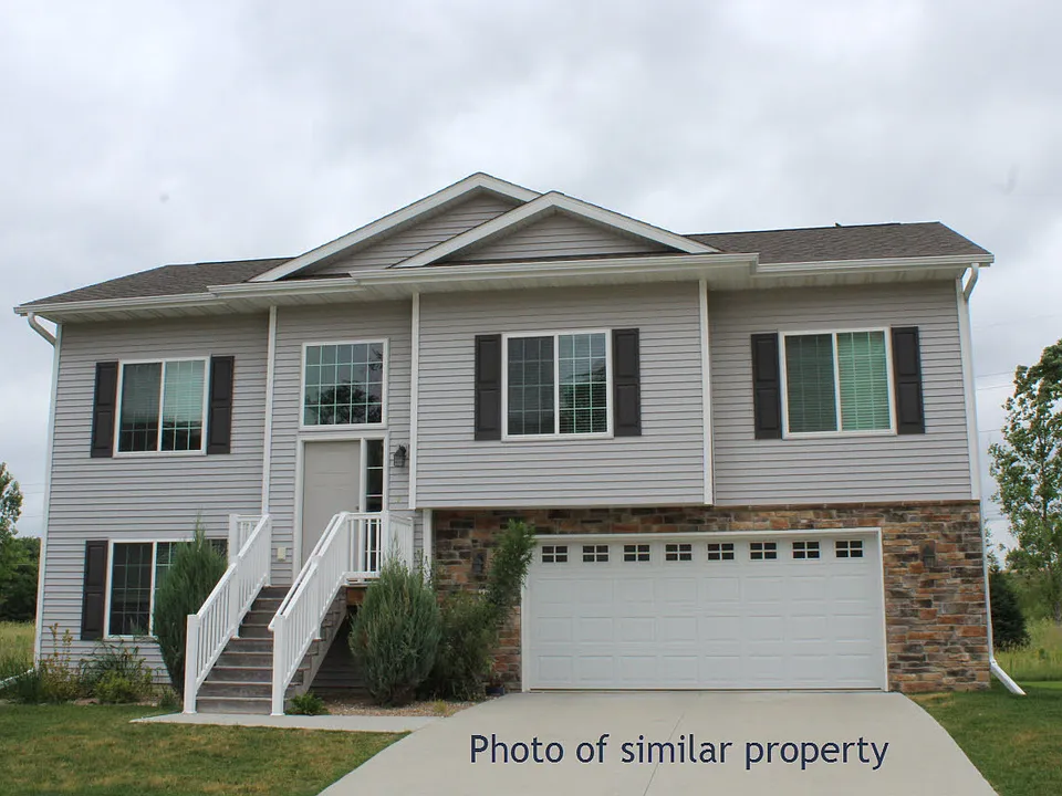 1029 Manitou Trl