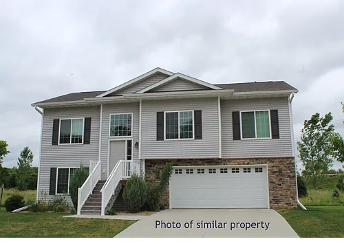 1029 Manitou Trl Photo 1
