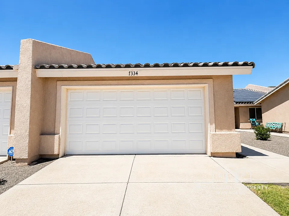 7334 E 39th Pl
