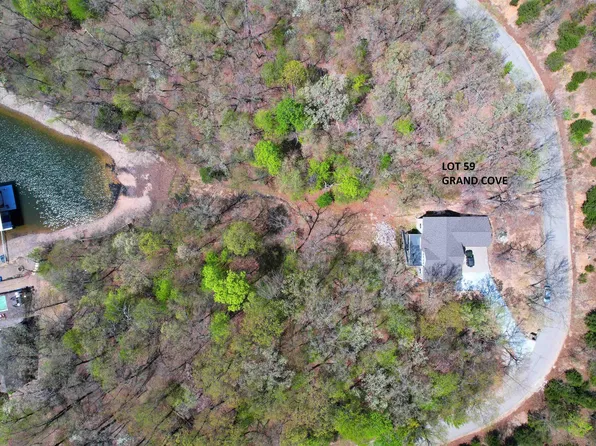 59 Grand Cove Rd, Sunrise Beach, MO 65079