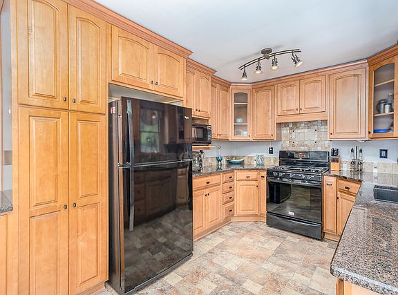5th image of 23304 W Leach Dr