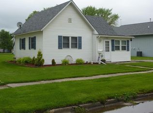 422 W Hilton St, Marengo, IA 52301