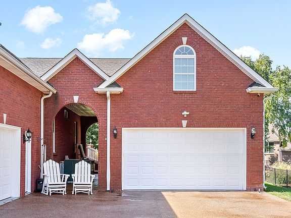 3rd image of 2869 Carriage Way