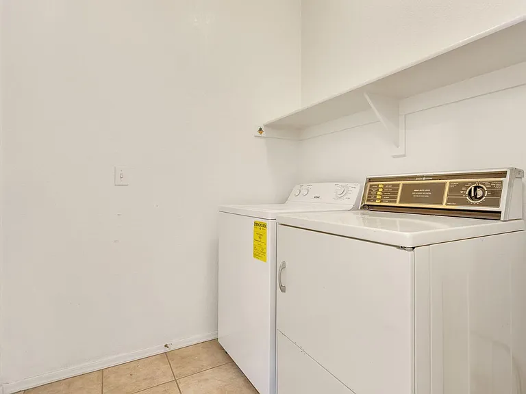 2626 N Ebony — Photo 19