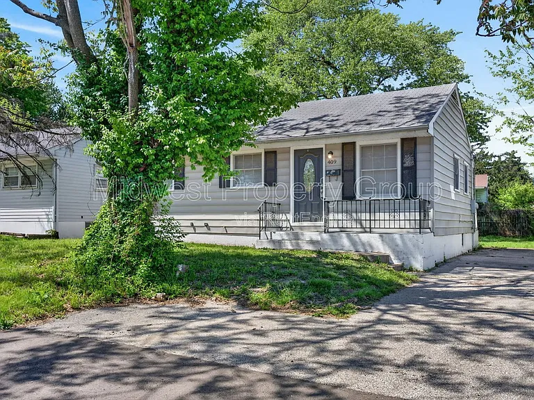 409 Shepley Dr — Photo 1