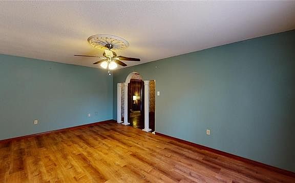 5th image of 712 Fairfield Ave