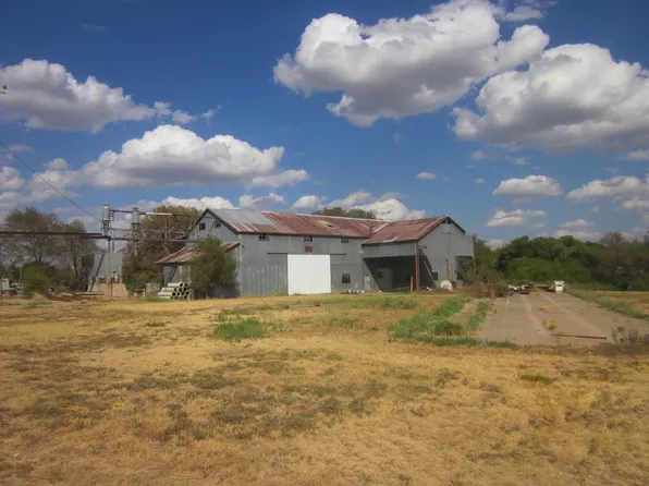 606 4th St SW, Childress, TX 79201