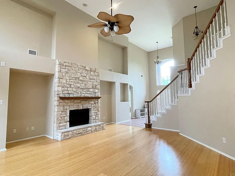 2712 Oakland Hills Dr — Photo 3