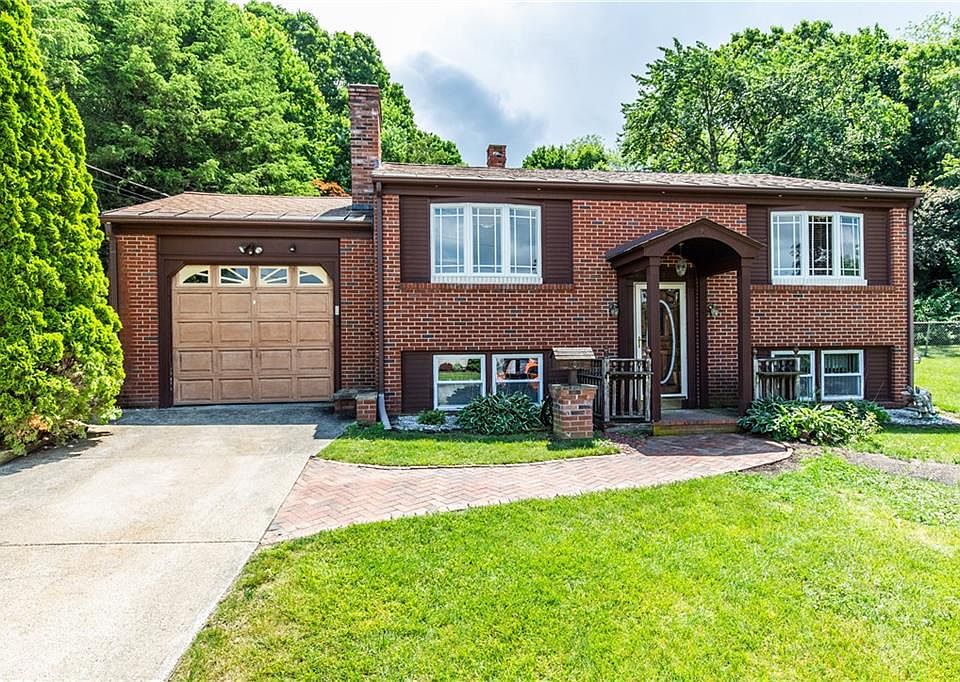 1st image of 702 Knollwood Dr