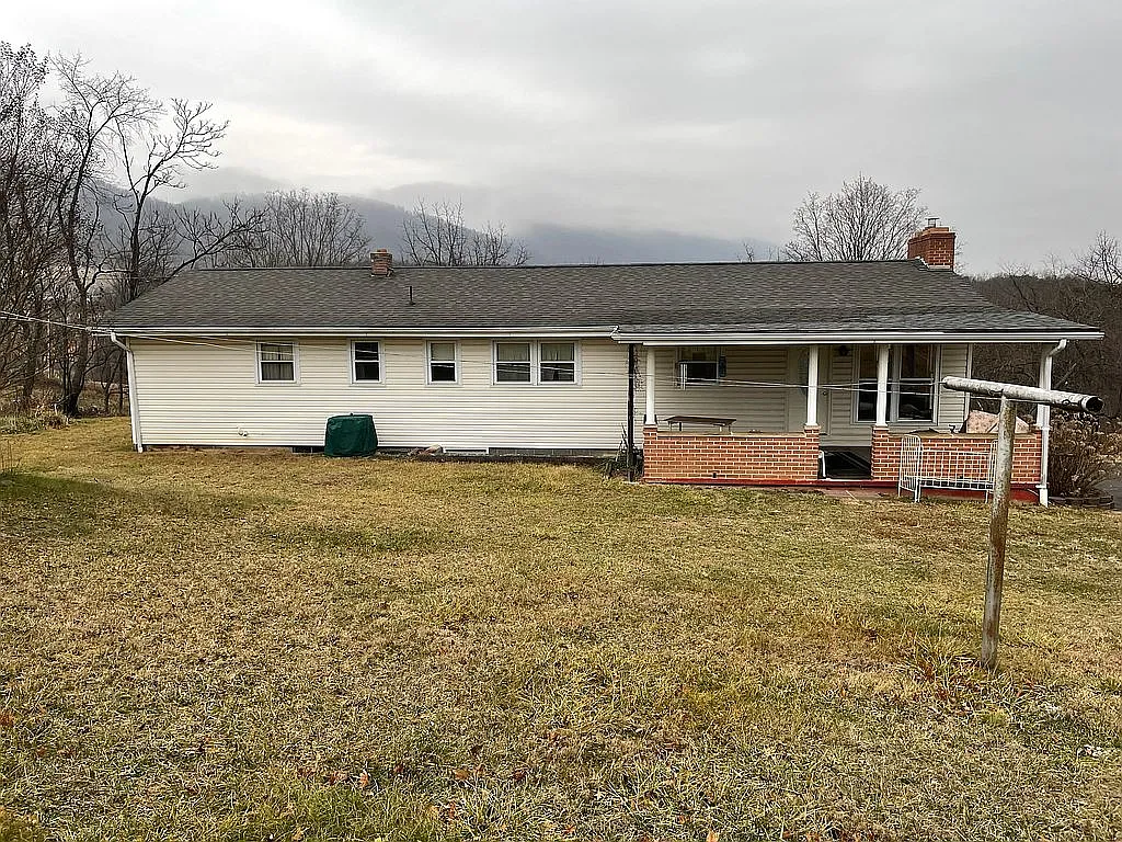 88 Windy Hill Dr photo 1