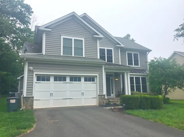 8519 Thomas Dr, Manassas, VA 20110