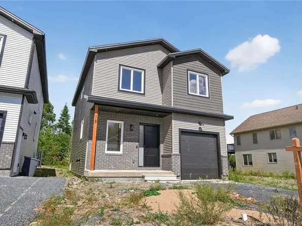 18 Weavers Way, Fredericton, NB E3A 3P8