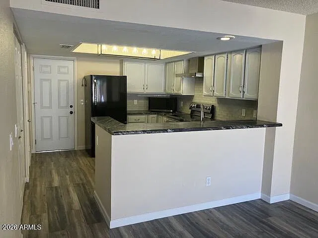 3 bed, 2.5 bath, 1585 sqft, $2,099 — Photo 2