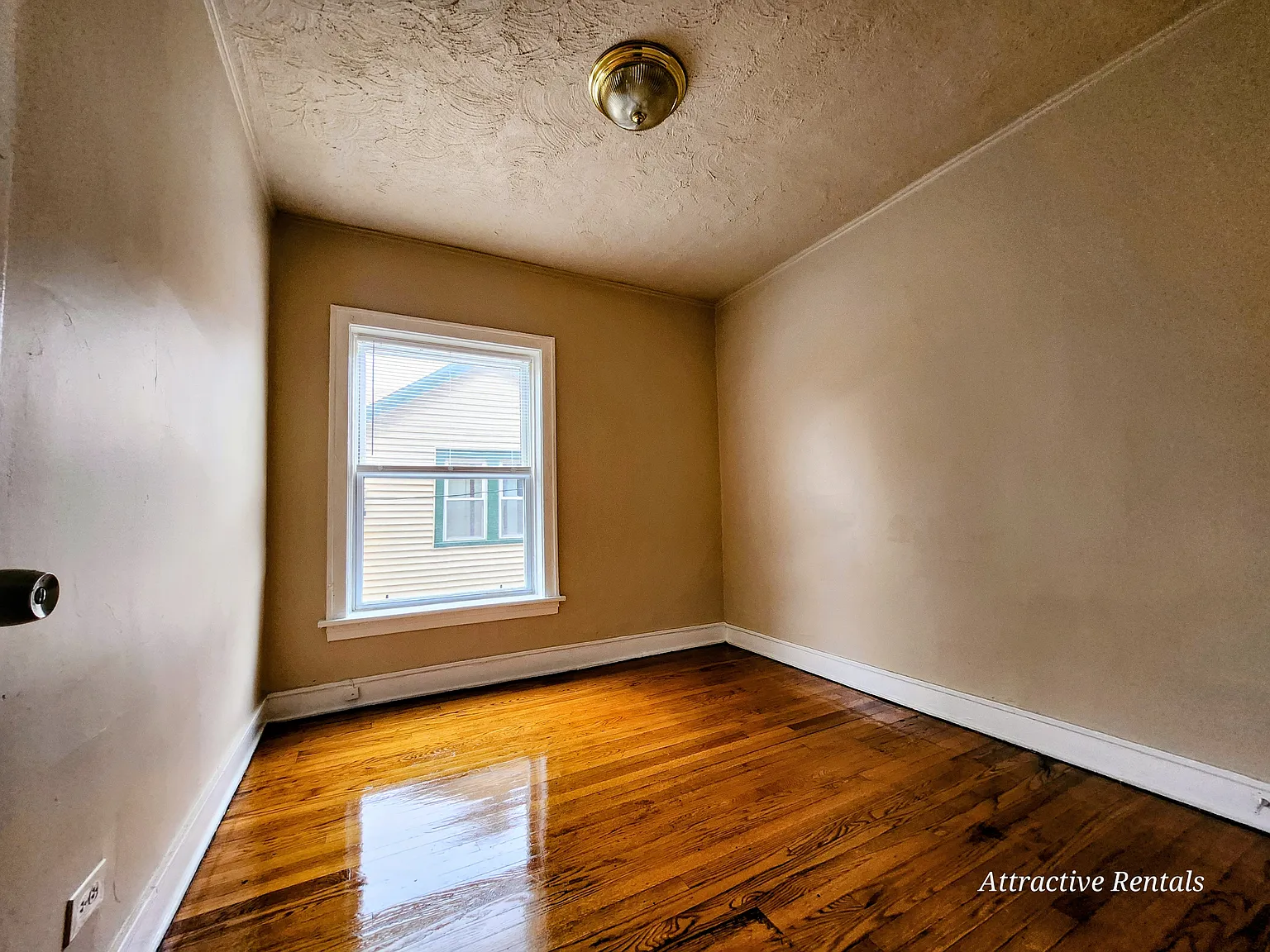 5810 W Erie St — Photo 4