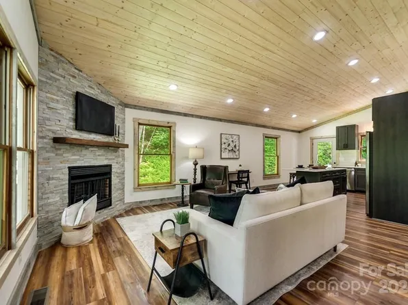 544 Stewart Rd, Otto, NC 28763