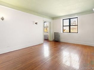 42-43 147th St #4D, Flushing, NY 11355