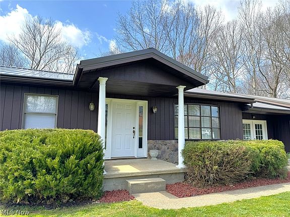 3rd image of 68 Blackberry Ln
