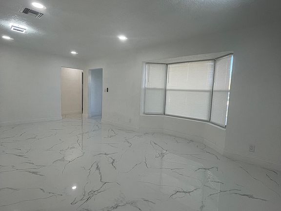 4th image of 3290 NW 39th St