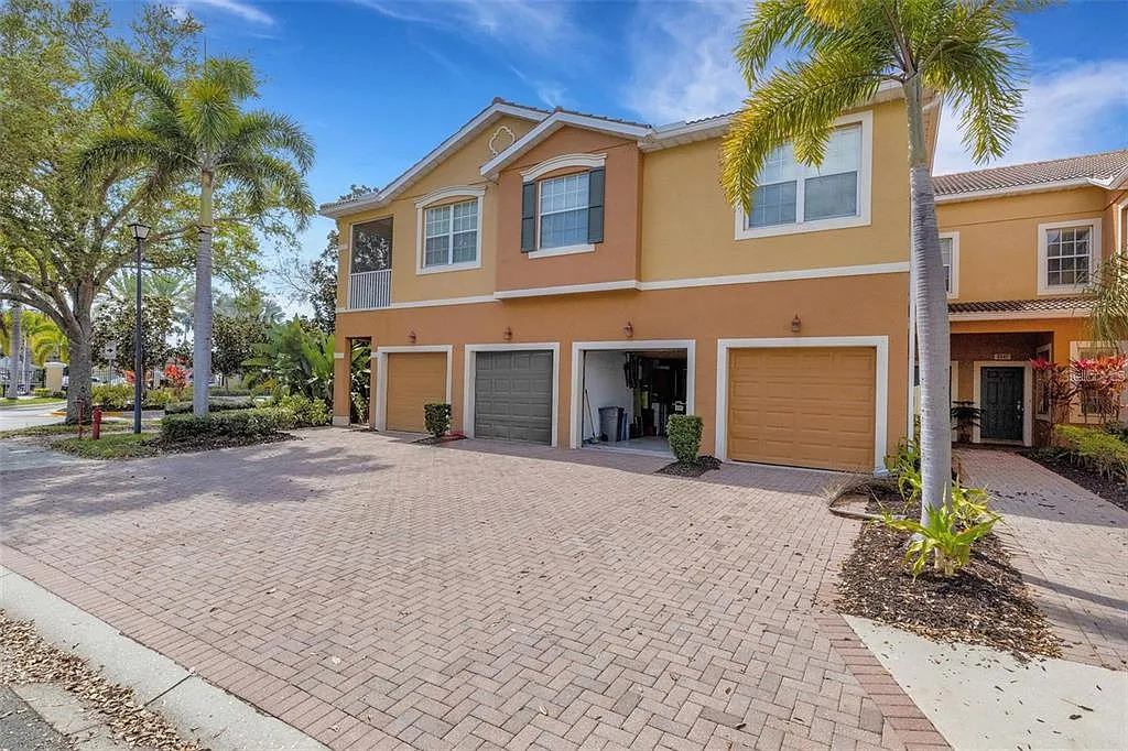 3 bed, 2.0 bath, 1146 sqft, $2,000 — Photo 1