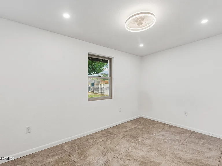 1620 W Roeser Rd — Photo 18