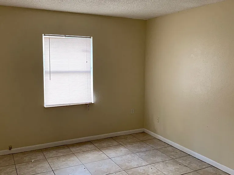 518 Pinewood Ave — Photo 2
