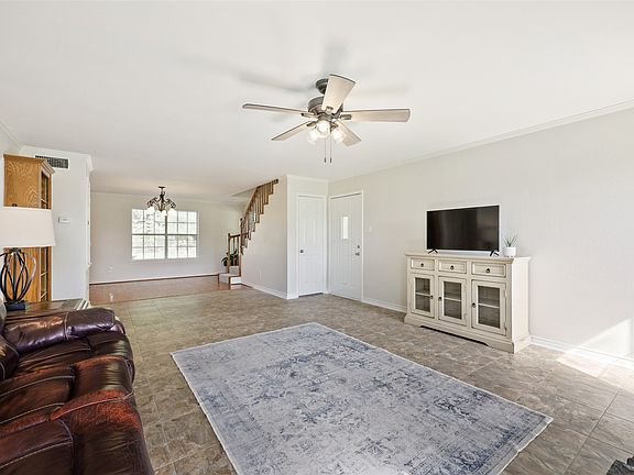 4th image of 626 Epps Rd