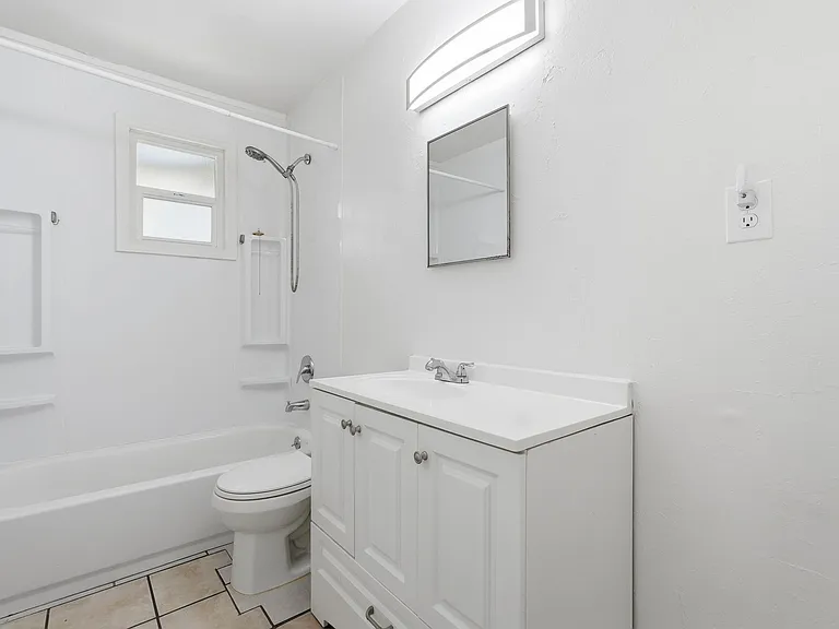 4329 N Longview Ave #10 — Photo 21