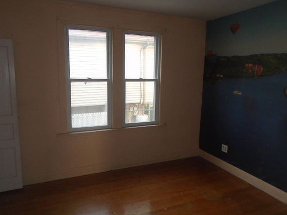 3rd image of 10503 Nevada Ave