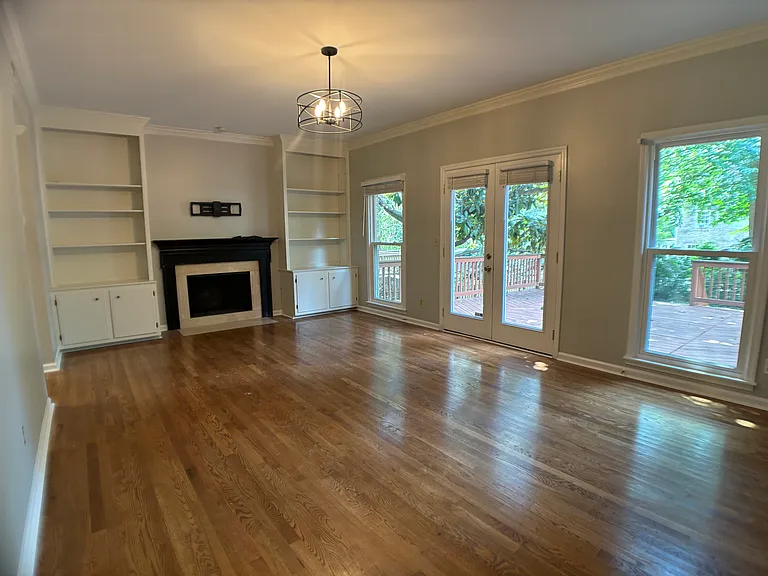 1121 Clifton Ln — Photo 13