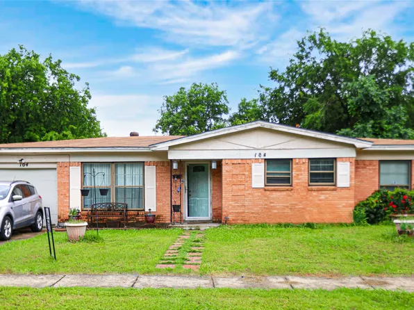 104 Dupont Cir, Fort Worth, TX 76134