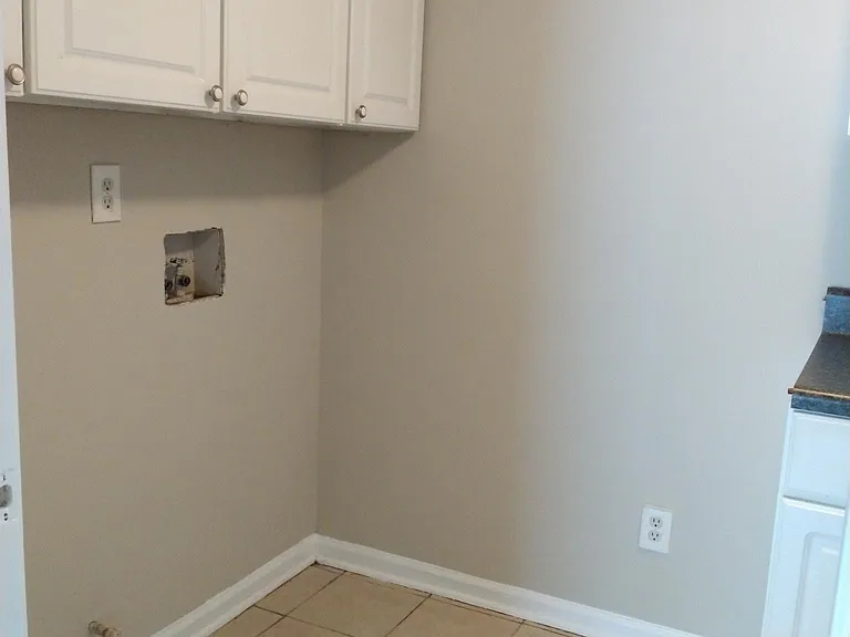 2390 Manor Oak Ct — Photo 8
