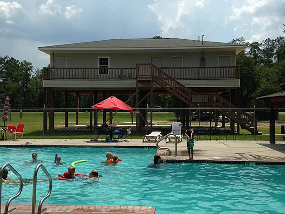 clubhouse & community pool
