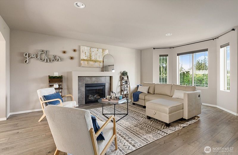 4th image of 930 Cove View Circle