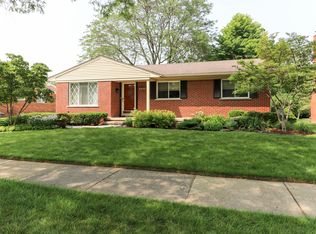 30208 Brookview Dr, Livonia, MI 48152