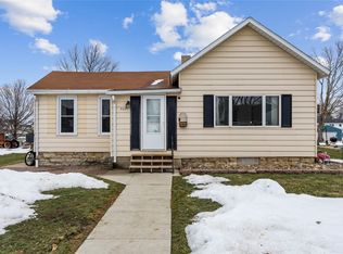 307 3rd Ave, Clarence, IA 52216