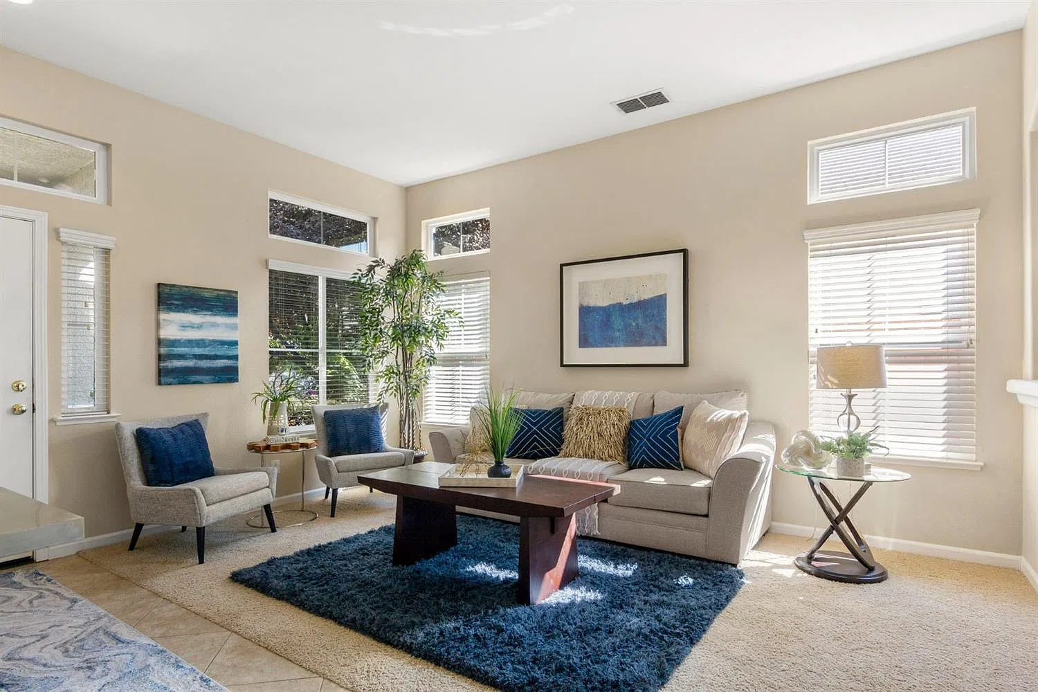 4 bed, 2250 sqft, $3,100 — Photo 3