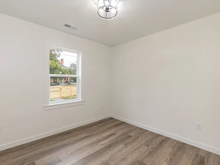 413-415 Sycamore St — Photo 33
