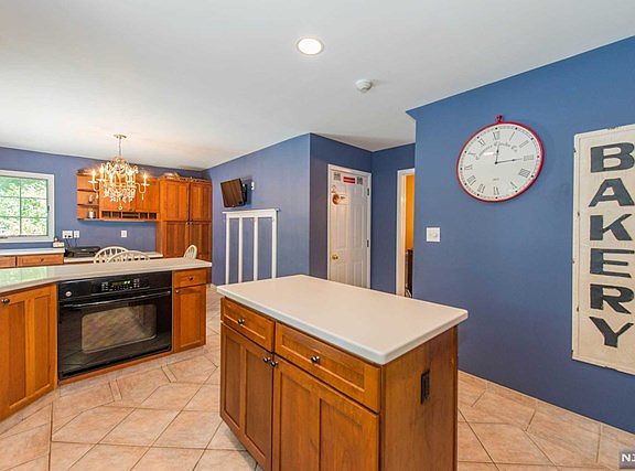 5th image of 79 Morley Dr