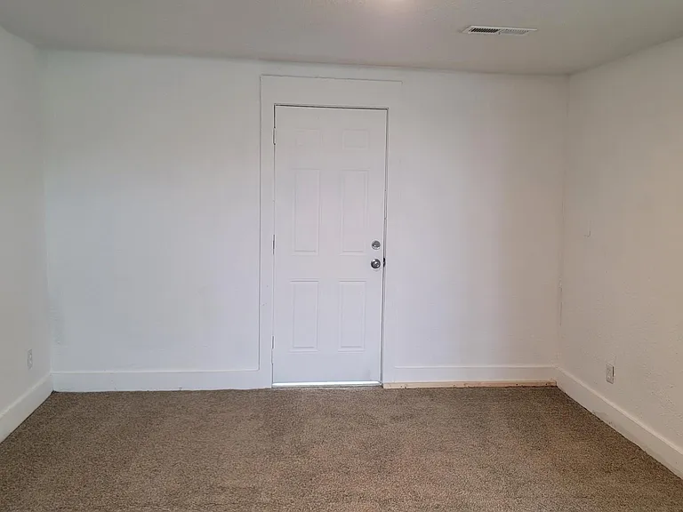 2315 E 39th St #3W — Photo 2