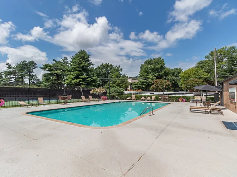 2713 Kennedy Ct — Photo 32