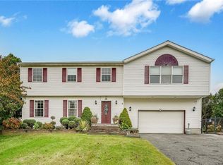 46 Creamery Dr, New Windsor, NY 12553