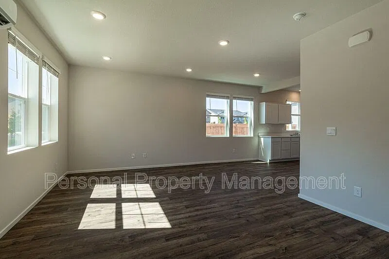 3 bed, 2.5 bath, 1506 sqft, $2,395 — Photo 2