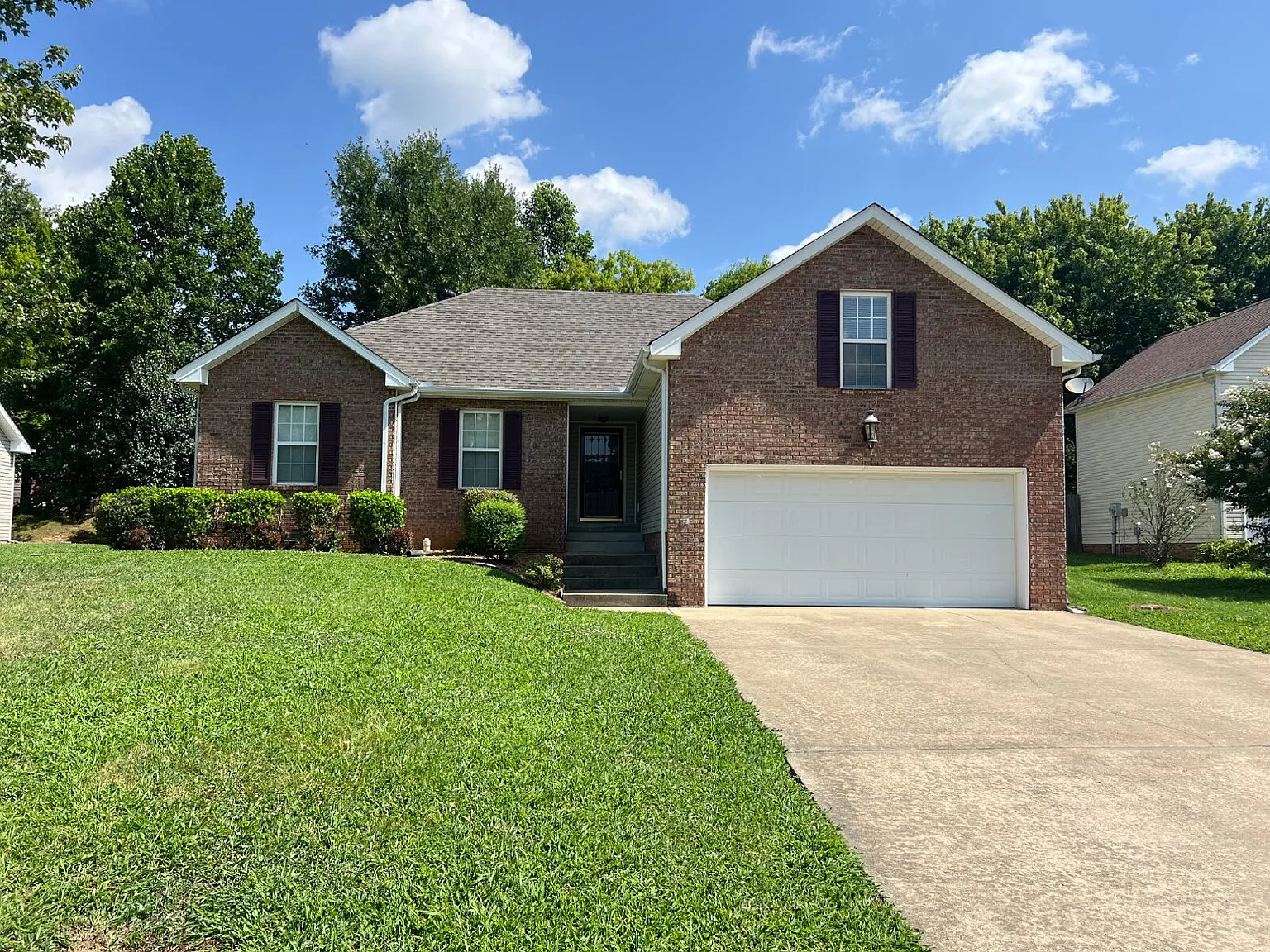 4 bed, 2.0 bath, 1563 sqft, $2,100 — Photo 1