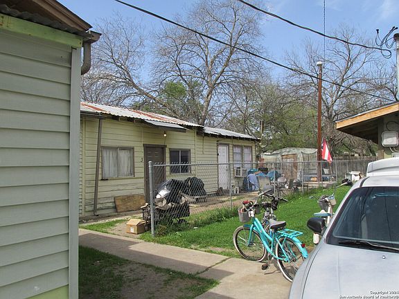 3rd image of 915 Britton Ave