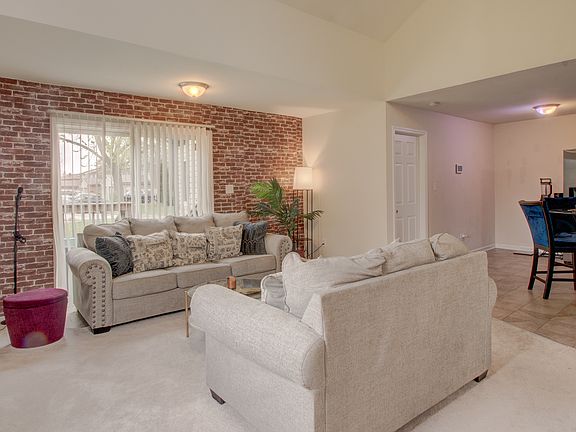 4th image of 924 Cordoba Ct